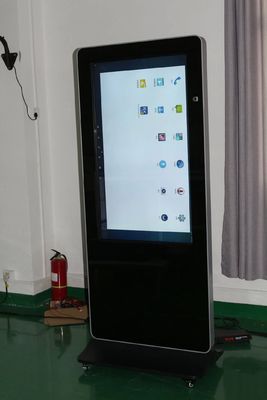 49in Digital Signage Kiosk met 1920x1080 resolutie en Logitech C930 Camera