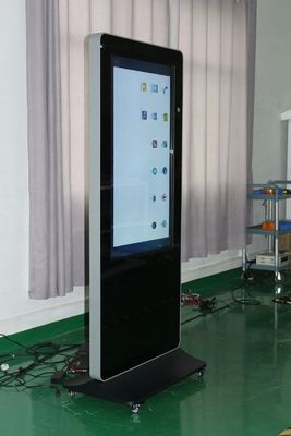 49 inch vloerstaande touchscreen kiosk met 1920x1080 resolutie en Android OS