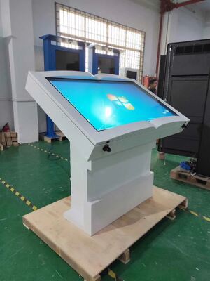 Aanraaknauwkeurigheid 2 mm Multi Touch Digital Signage Biedt 5000 1 contrastverhouding en 178 graden kijkhoek Ontworpen voor interactieve kiosken