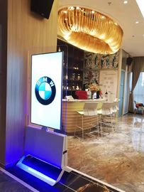 55 &quot; Binnensignage van QLED Floorstand Uiterst dunne Beweegbare Digitale van de Affichemonitor Dubbele Zijlcd het Schermkiosk van Android