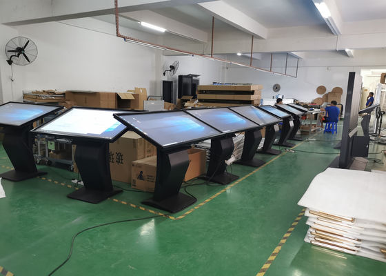 65 duimlcd van de de Kioskadvertentie van het Monitorac100v Touche screen de Tribune van de de Spelervloer